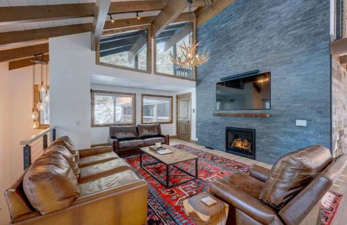 Extra Spacious 2BR Cabin w Office and Outdoor Deck - Foto 1