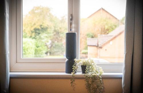 MK 2-Bedroom Contractor's Gem, 5 beds, sleeps 6, free parking - Foto 52