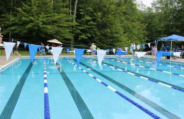 Romantic Pocono house - stream, lake, beach, pool, firepit - Foto 44