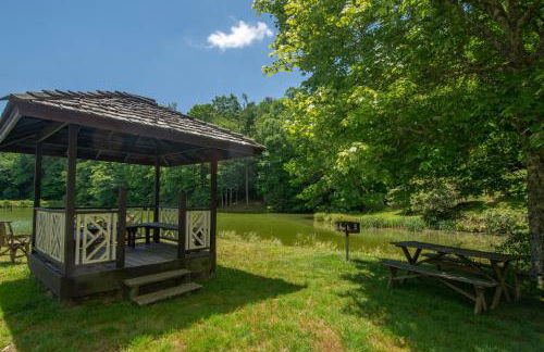 Stone's Throw Bungalow-- Hot Tub, Modern & Updated, Sleeps 2 - Foto 28