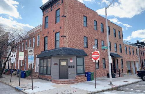 Comfy Cozy 2BD-2BA apt in Federal Hill - Photo 32