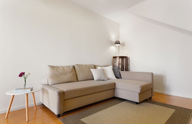 Bright 3BR Flat w/ AC in City Center by LovelyStay - Photo 60