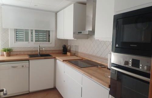 Adosado/casa con terraza y buhardilla. Playa El Perelló - Foto 22