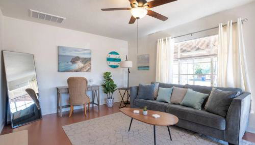 Cali 2BR Getaway Firepit, Yard & Spring Charm - Foto 2