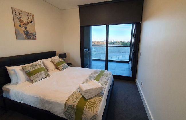 Luxury Skyrise 2bed2bath APT in Olympic Park - Photo 3