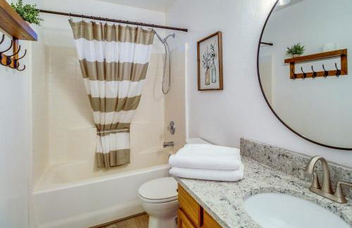 Walk to City Park Family-Friendly Show Low Home - Foto 16