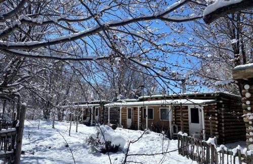 Charming Log Cabin Rental on Eco-Farm near Taos Ski Valley - Foto 16