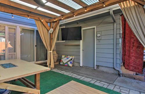 Hot Tub and Theater Room Tropical Springfield Home - Foto 27