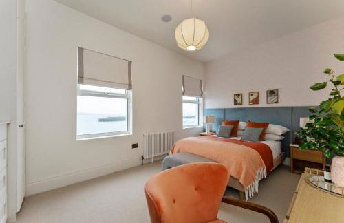 2-Bed - Sleeps 6 - Seafront View with Free Parking - Foto 4