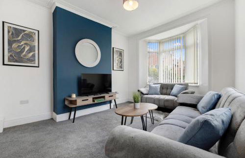 NEW! 3 Bedroom Home in Sunderland by Stay With Us, Perfect for Families & Contractors, FREE WiFi!! - Foto 1