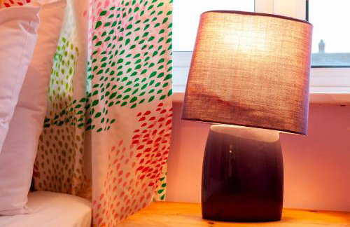 Pass the Keys Spacious and modern house with Free Parking - Photo 42