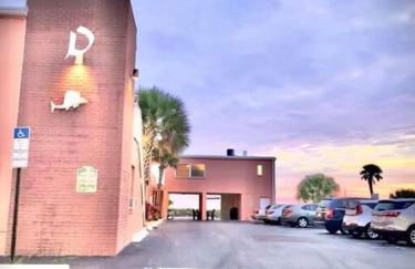 Beachfront Condo On Quiet Treasure Island- 1 Bed - Photo 23