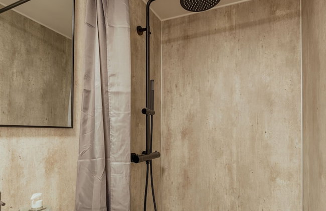Cozy Downtown Studio Apartment - Photo 8