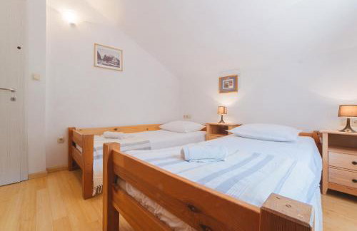 Stonehouse Korlat with open-air jacuzzi - Foto 28