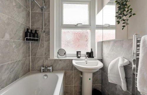 Modern 4 Bedroom House In Woodgreen - Foto 24