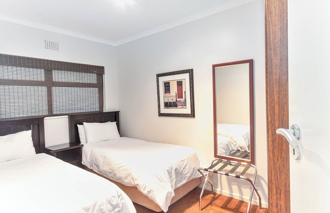 Mouille Point Mountain View 2 Bedroom - Photo 3