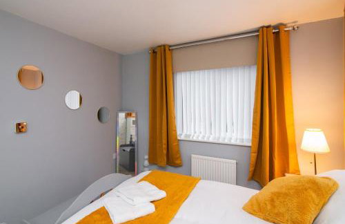 Large 4BDR House By Hyped Properties Short Term Rental Agency With Free Parking & Long Stays Shirebrook - Foto 23