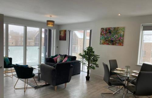 Exquisite & Contemporary 2 Bed Apartment w Parking 10 mins walk to Papworth, Addenbrookes hospitals & Bio Medical Campus - Foto 3