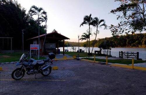 Vista para a lagoa - Enseada Azul, perto da Bacutia e Peracanga - Duas suítes Ar Condicionado - Varanda Gourmet - Lazer Completo, piscinas, quadras, sauna, pescaria, náutica, bar, restaurante, parques - Estacionamento e Portaria 24h - Foto 68