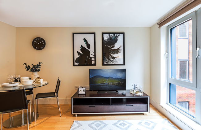 Impeccable 1-bed Apartment in London City - Photo 8