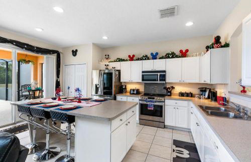 Family Friendly Emerald Island Resort Vacation Home with Private Pool and Spa Near Disney - Foto 5