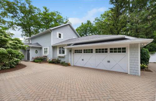 Sunset Shores Sanctuary by Juniper Holiday + Home - Photo 12