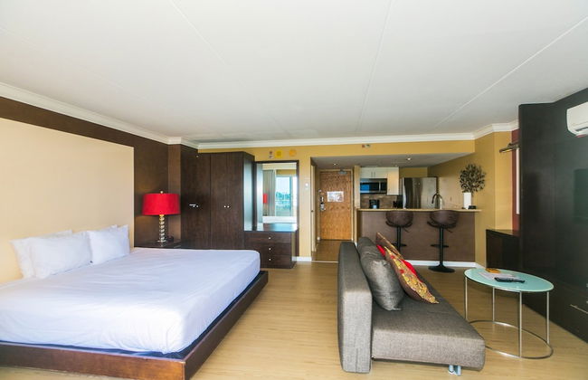 Spacious One Bedroom Harbor View Condos at Ilikai Marina With Private Balcony - Foto 16