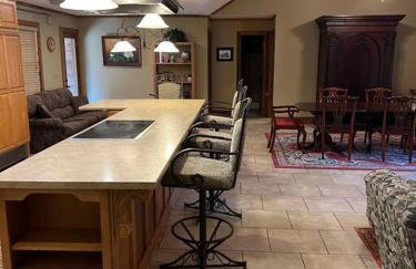 Oxford Chalet Getaway with Lake/Beach Access - Foto 11