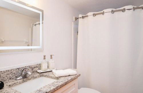 3BR Disney Home with Pool , Arcade and Hot Tub - Photo 19