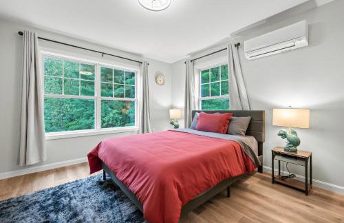 Huge 10BR Family Stay, Sleeps 20 in Bloomfield, CT - Photo 25