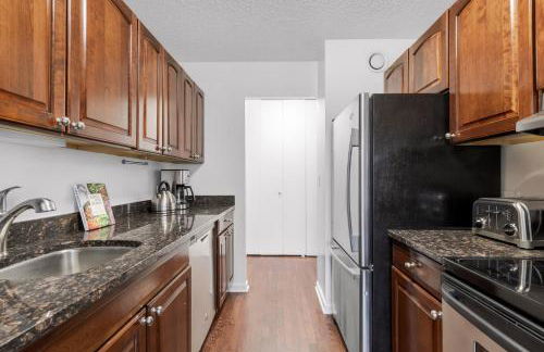 Gold Coast 2BR w Gym Pool nr Oak St Beach CHI-207 - Photo 6