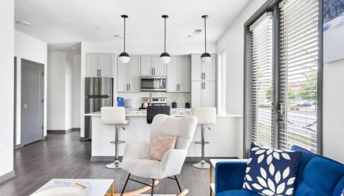 Bright & Cozy 2BR Retreat w Parking Broad Ripple - Foto 2