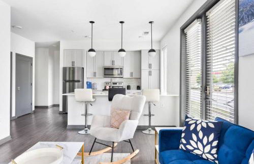 Bright & Cozy 2BR Retreat w Parking Broad Ripple - Foto 2