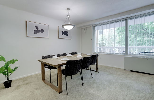 Crystal City Comfortable Apartments - Photo 39