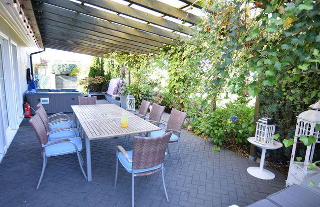 House With Private Beach by the Lake, Whirlpool - Foto 17