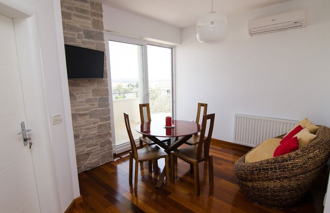 Adorable Apartment in Murter with Hot Tub - Photo 7