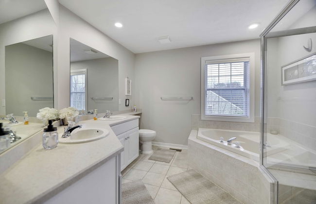 The Nest at Pinecrest by Avantstay Spacious Deck, Game Room, Fire Pit - Foto 28