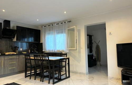 Proche Gare Paris-CDG Stade-de-France Astérix Expo - Foto 12