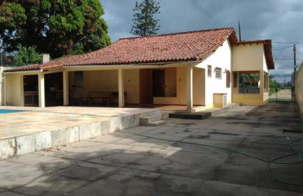 Casa muito espaçosa privativa com Piscina, Churrasqueira e área gourmet - Foto 9