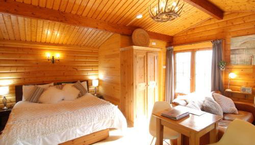 LARCHES LODGE Norwegian log cabin, wood stove & spa - Foto 2