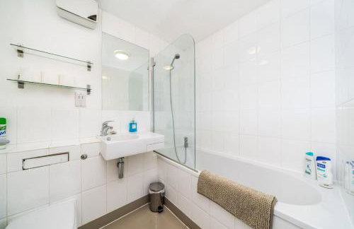 2-bed 2-bath flat around the corner from Portobello Market - Foto 14