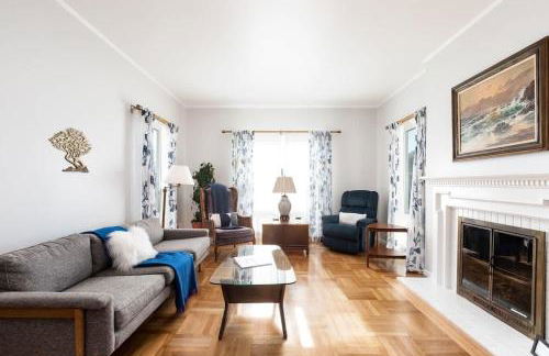 Mid-Century Modern Home in Daly City - Photo 1