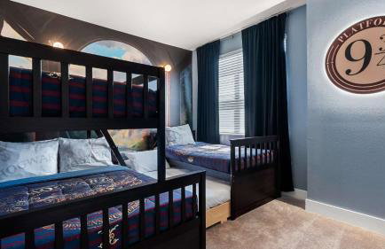 Upstay Pristine 3BR Home with Private Pool & BBQ - Foto 23