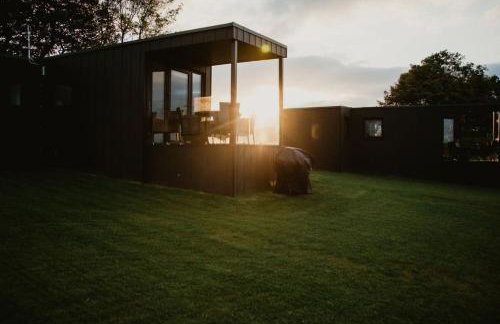 Luxury Glamping Cabin sleeping 4 People with Private Hot Tub and BBQ with views across the North Coast Ballycastle Pod 2 - Foto 7