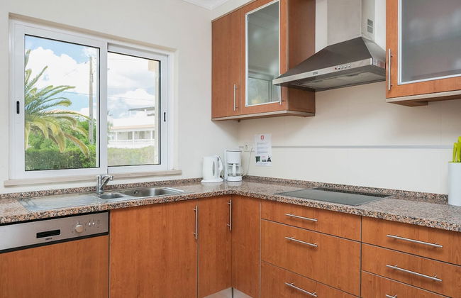 Lively Holiday Home in Albufeira With Private Pool 500m From the Beach - Foto 10