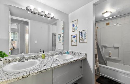 Lux Stay Minutes to Big House U of M Campus and UM Hospital Free Parking - Foto 12