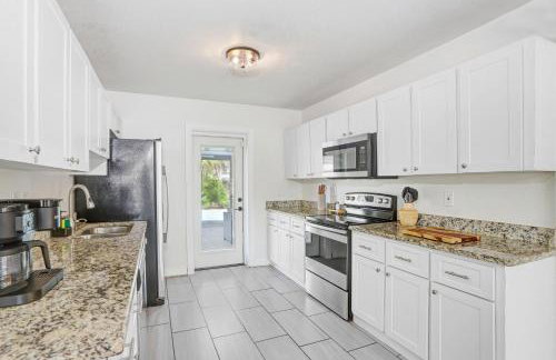 Tropical Pool Oasis Minutes From Tampa Bay Beaches - Photo 4