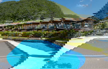 Red Villa With Shared Pool and Private Garden is the new Black on Lake Garda - Foto 22