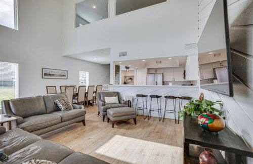 Gorgeous Lakefront Townhome with Pool Access and Views - Photo 1