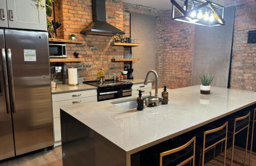 Jungle House Columbus Downtown Free Parking Sleeps 8 - Steps to Convention Center & Nationwide Arena - 2BR Short North Luxury Home - Over 5,800 Five Star Stays - Foto 19